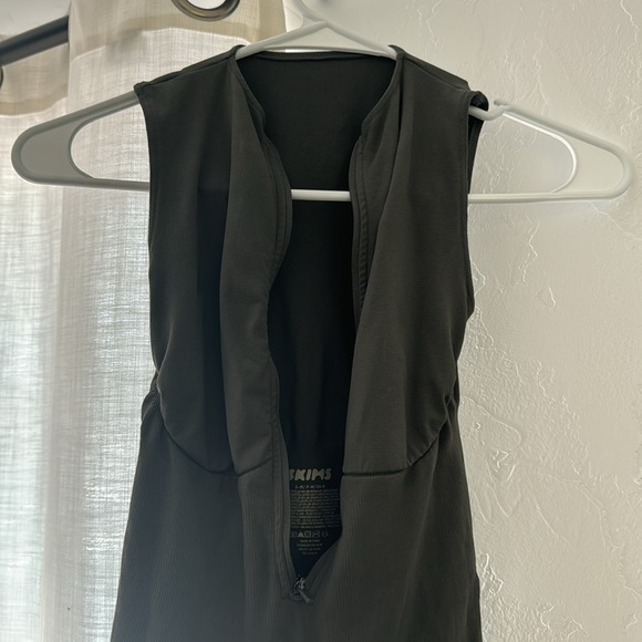 SKIMS SMALL / MEDIUM ZIP FRONT CATSUIT IN GUNMETAL LIKE NEW CONDITION - Picture 10 of 11